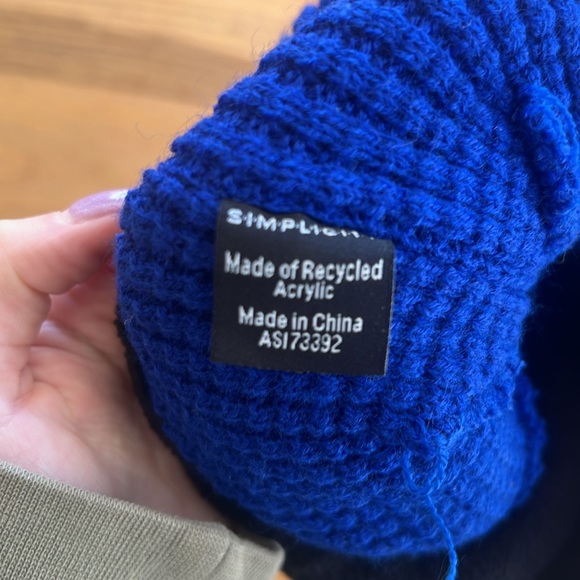 Ellen Degeneres Merchandise Blue Toque - Picture 2 of 3